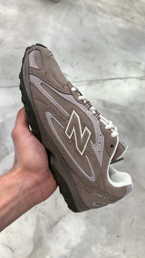 New Balance 204L Mushroom Brown ( הזמנה מוקדמת מגיע ב 20.1)